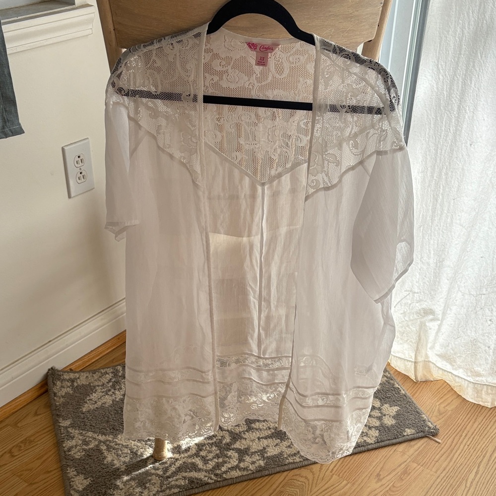 Candie’s Elegant White Lace Kimono Robe